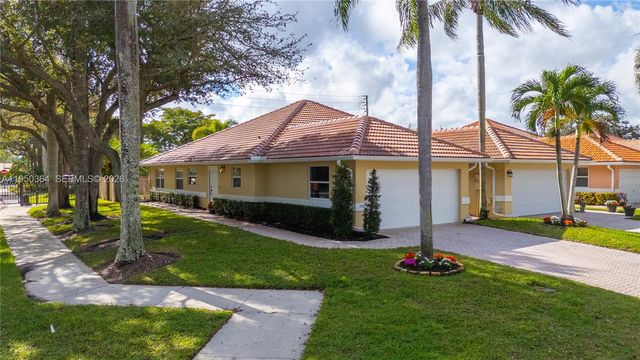 5561 Grande Palm Cir, Delray Beach, FL 33484