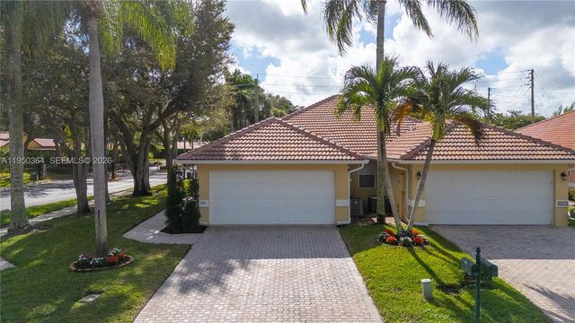 5561 Grande Palm Cir, Delray Beach, FL 33484
