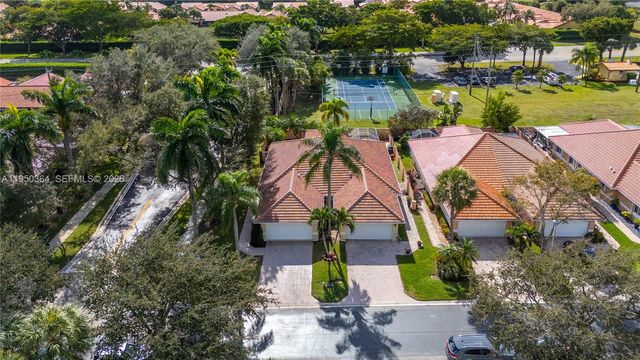 5561 Grande Palm Cir, Delray Beach, FL 33484
