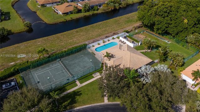 5561 Grande Palm Cir, Delray Beach, FL 33484