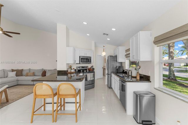 5561 Grande Palm Cir, Delray Beach, FL 33484