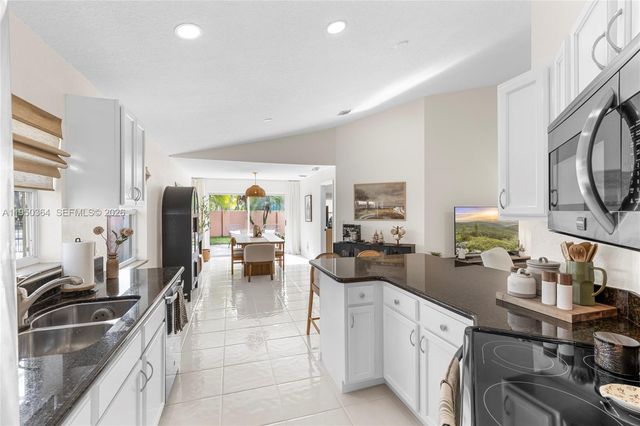 5561 Grande Palm Cir, Delray Beach, FL 33484