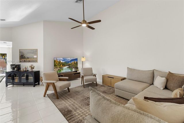 5561 Grande Palm Cir, Delray Beach, FL 33484