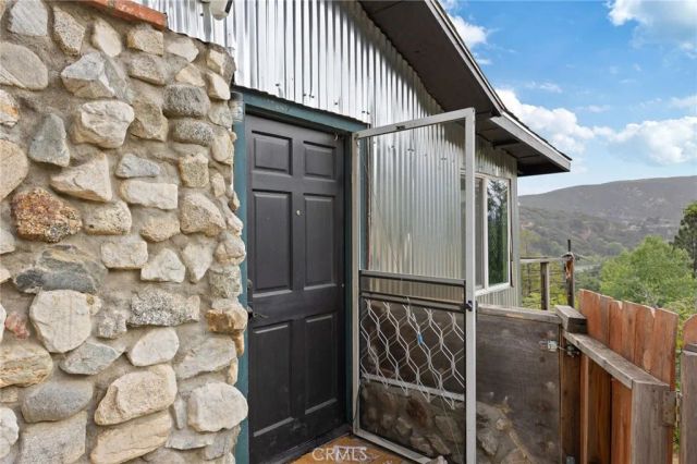 17601 Lone Pine, Lake Hughes, CA 93532