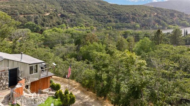 17601 Lone Pine, Lake Hughes, CA 93532