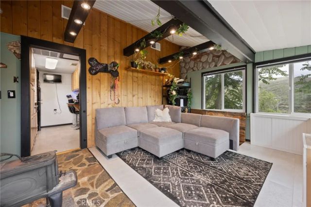 17601 Lone Pine, Lake Hughes, CA 93532