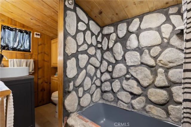 17601 Lone Pine, Lake Hughes, CA 93532