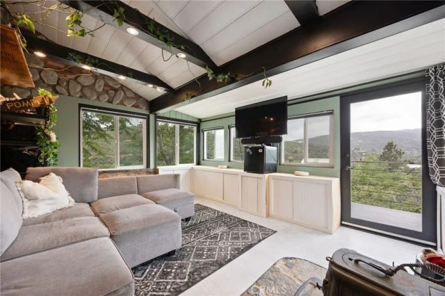 17601 Lone Pine, Lake Hughes, CA 93532
