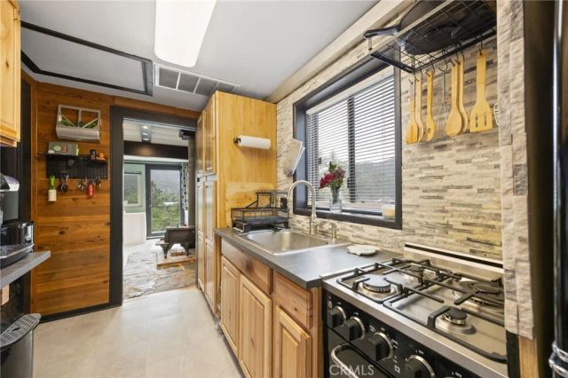17601 Lone Pine, Lake Hughes, CA 93532