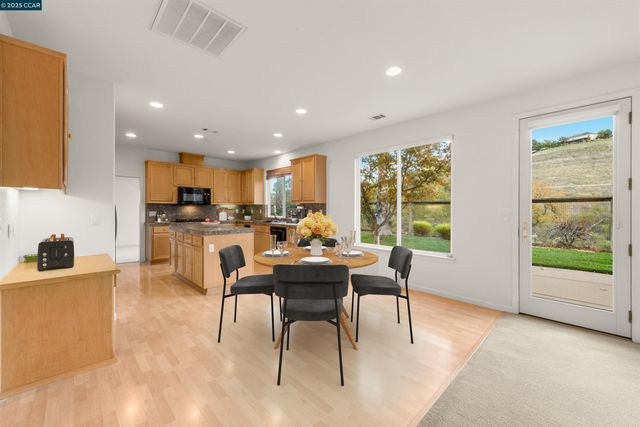 1012 Barkwood Ct, Concord, CA 94521