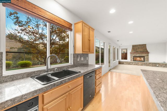 1012 Barkwood Ct, Concord, CA 94521