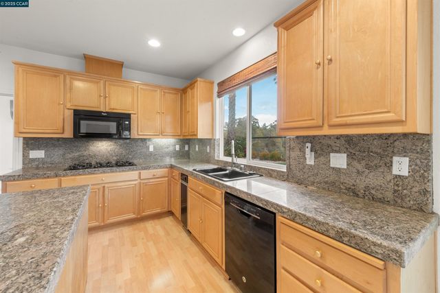 1012 Barkwood Ct, Concord, CA 94521