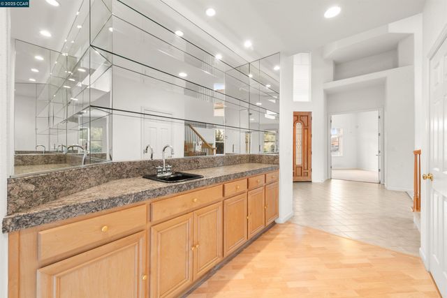 1012 Barkwood Ct, Concord, CA 94521