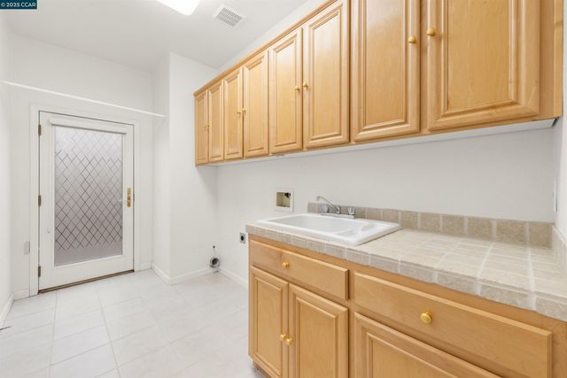 1012 Barkwood Ct, Concord, CA 94521