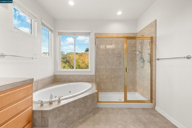 1012 Barkwood Ct, Concord, CA 94521