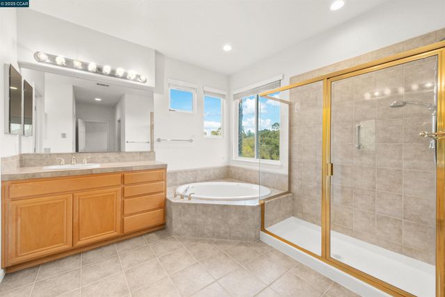 1012 Barkwood Ct, Concord, CA 94521