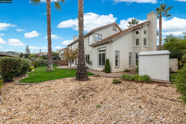 1012 Barkwood Ct, Concord, CA 94521