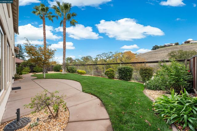 1012 Barkwood Ct, Concord, CA 94521