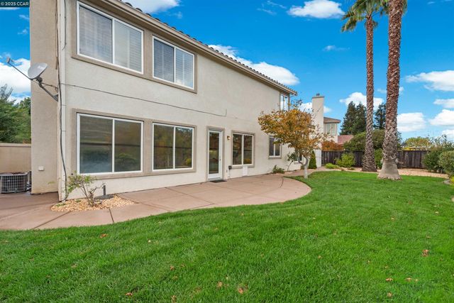 1012 Barkwood Ct, Concord, CA 94521