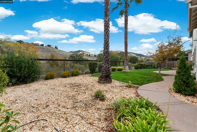 1012 Barkwood Ct, Concord, CA 94521