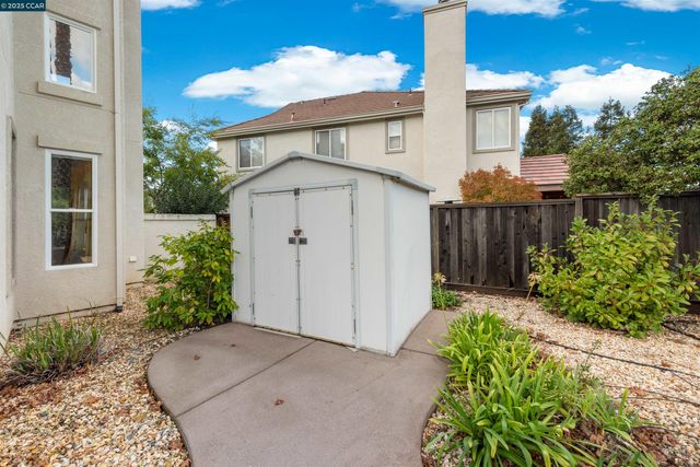 1012 Barkwood Ct, Concord, CA 94521