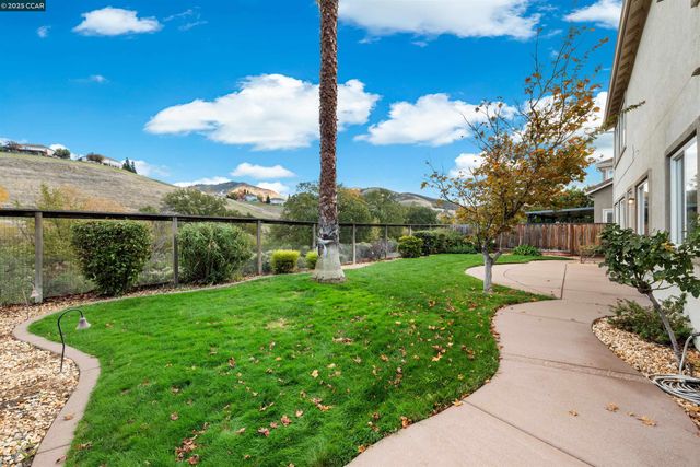 1012 Barkwood Ct, Concord, CA 94521