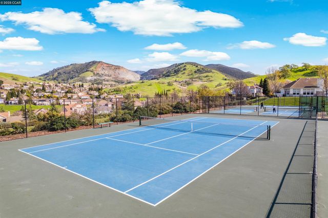 1012 Barkwood Ct, Concord, CA 94521