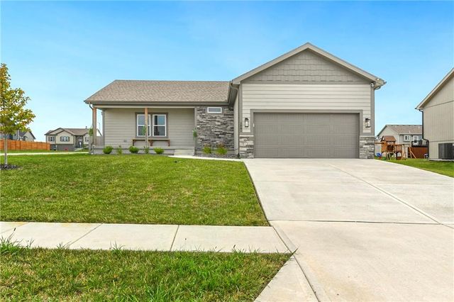 1201 NW 4th Street, Oak Grove, MO 64075