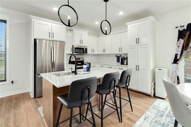 1201 NW 4th Street, Oak Grove, MO 64075