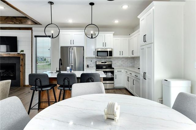 1201 NW 4th Street, Oak Grove, MO 64075