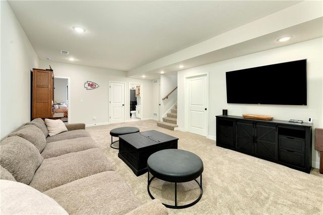 1201 NW 4th Street, Oak Grove, MO 64075