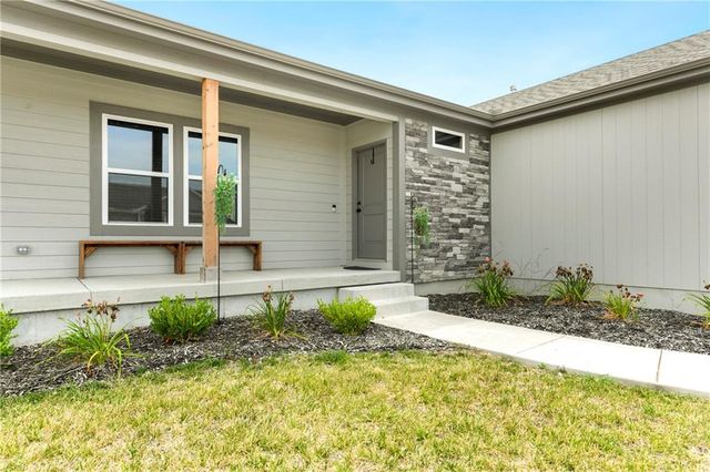 1201 NW 4th Street, Oak Grove, MO 64075