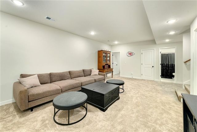 1201 NW 4th Street, Oak Grove, MO 64075
