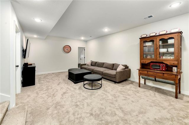 1201 NW 4th Street, Oak Grove, MO 64075