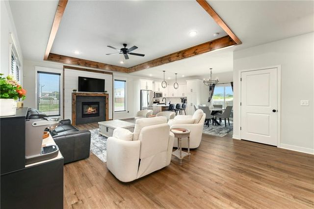 1201 NW 4th Street, Oak Grove, MO 64075