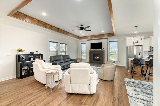 1201 NW 4th Street, Oak Grove, MO 64075