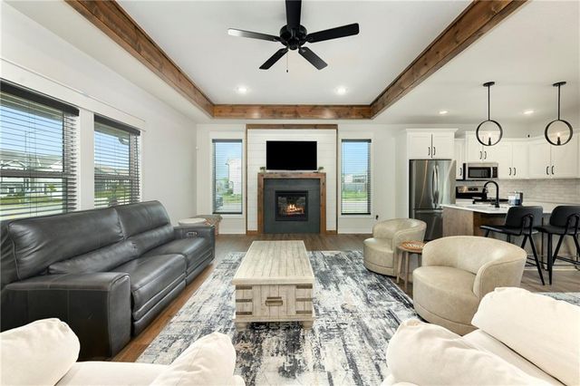 1201 NW 4th Street, Oak Grove, MO 64075