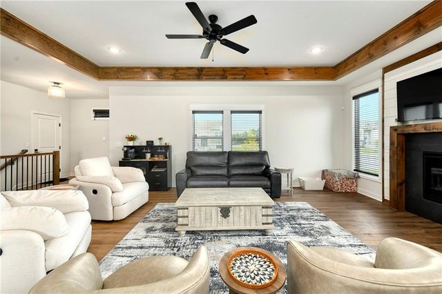 1201 NW 4th Street, Oak Grove, MO 64075
