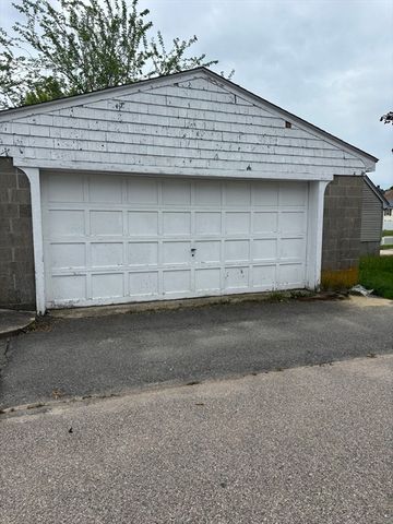 14 S High St, Milford, MA 01757