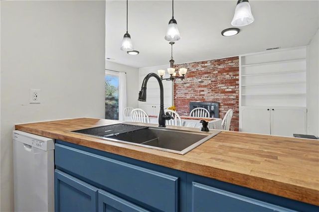 925 W 27th Terrace, Lawrence, KS 66046