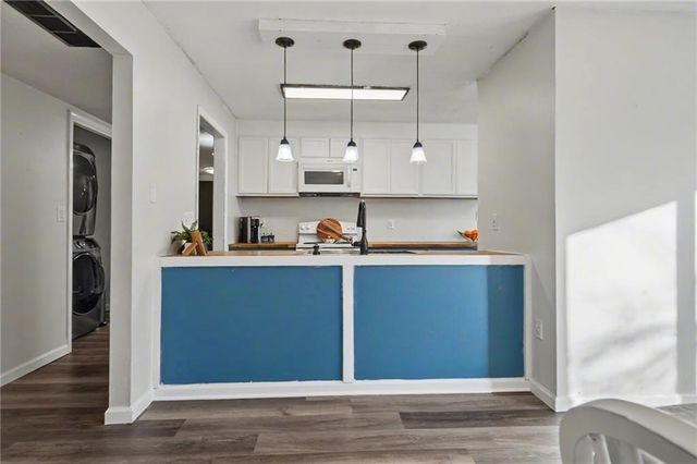 925 W 27th Terrace, Lawrence, KS 66046