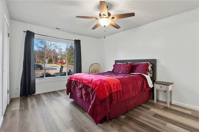 925 W 27th Terrace, Lawrence, KS 66046