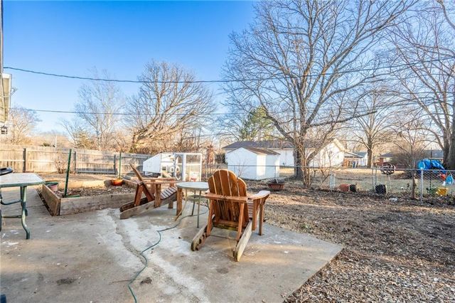 925 W 27th Terrace, Lawrence, KS 66046
