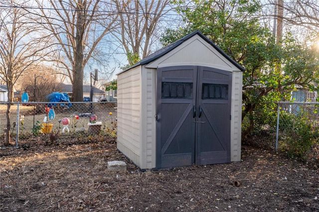 925 W 27th Terrace, Lawrence, KS 66046