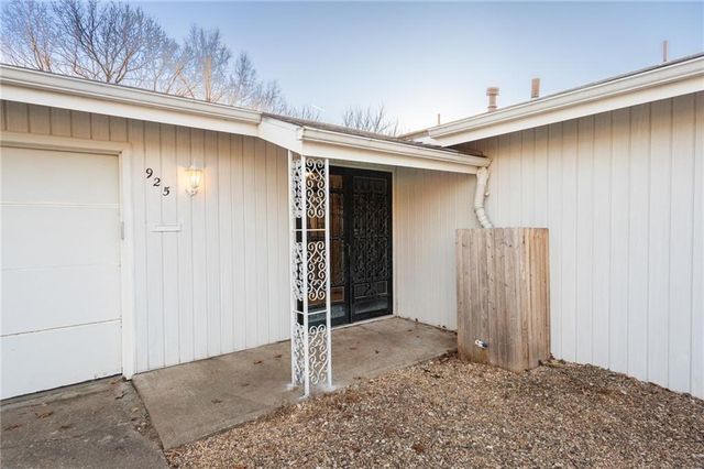 925 W 27th Terrace, Lawrence, KS 66046