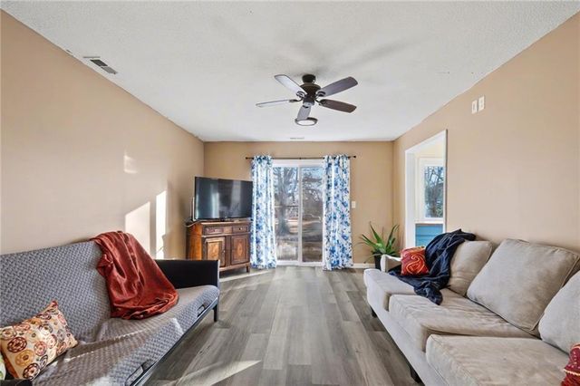 925 W 27th Terrace, Lawrence, KS 66046