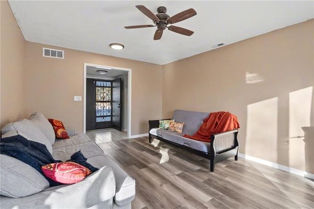 925 W 27th Terrace, Lawrence, KS 66046