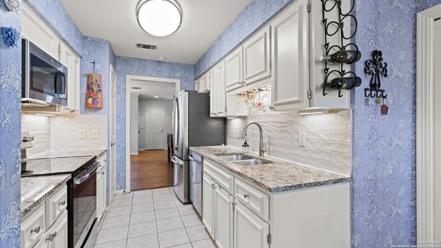 165 W Rampart Dr Apt 202, San Antonio, TX 78216