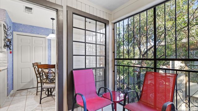 165 W Rampart Dr Apt 202, San Antonio, TX 78216