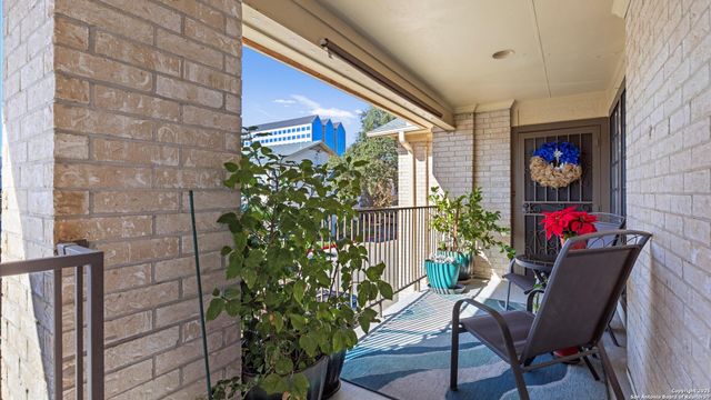 165 W Rampart Dr Apt 202, San Antonio, TX 78216